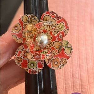 Huge vintage Lucite patterned flower shaped ring adjustable size